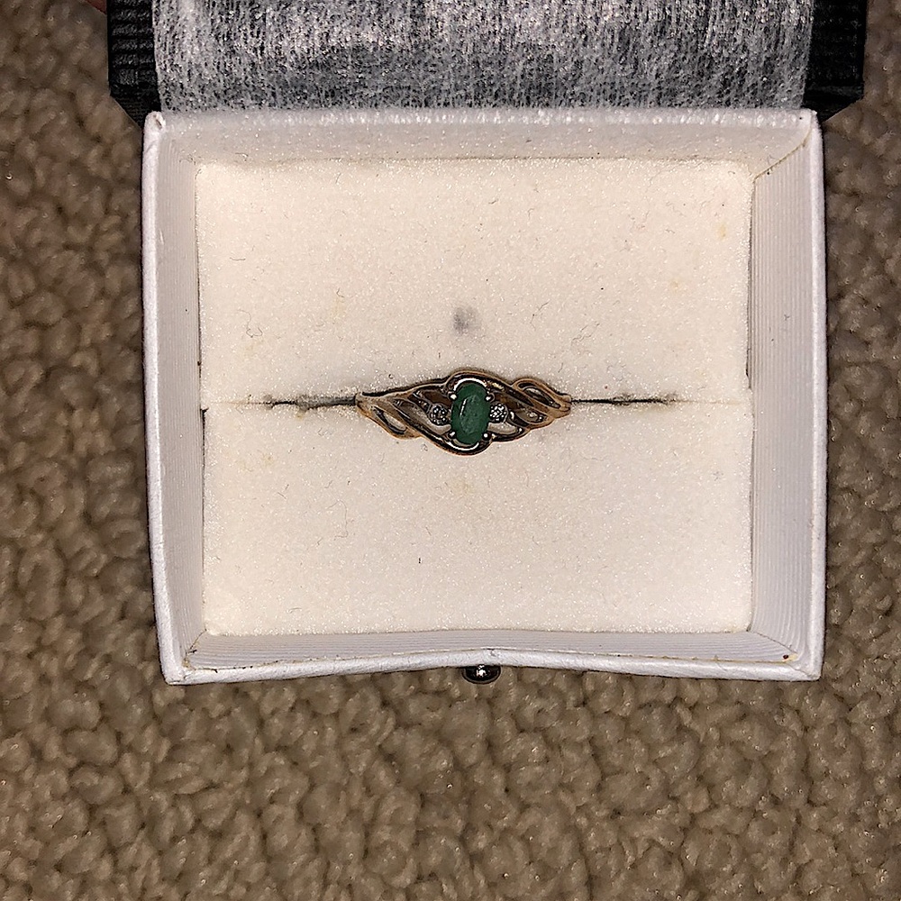 Emerald Stone Flanked By Two Diamonds Ring - image 1